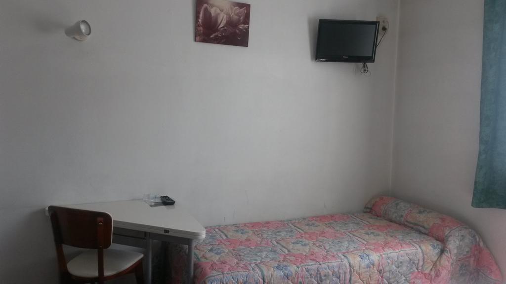 Central Hotel Saint-Priest  Quarto foto